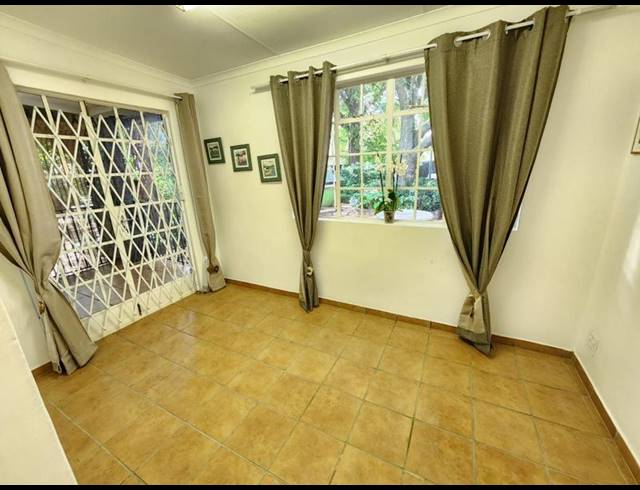 2 BEDROOM PROPERTY TO RENT IN GOLF PARK